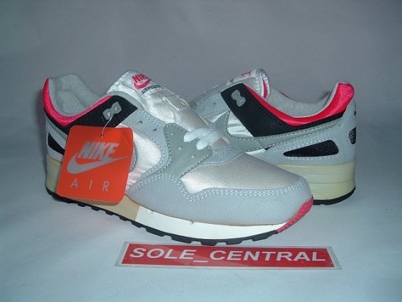 Nike Air Pegasus 89 Vintage – Size 8 – Grey/Flamingo Pink