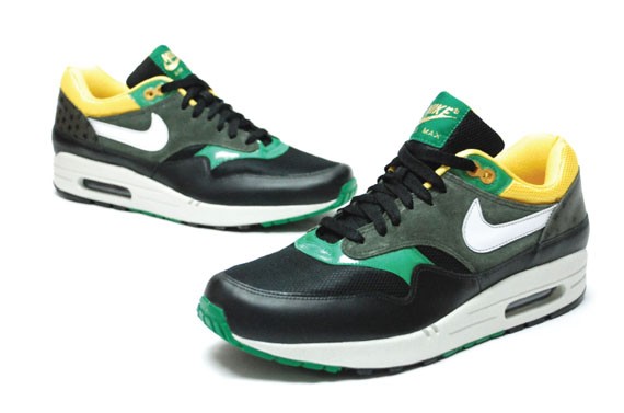 Nike Air Max 1 - Football Friendly - Stars