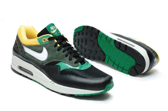 Nike Air Max 1 - Football Friendly - Stars