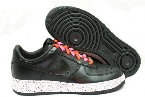 Nike WMNS Air Force 1 Supreme - Black/Engine/Laser Pink