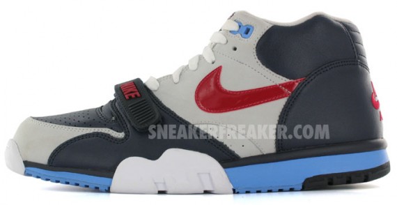 air tirainer 1 grey red blue