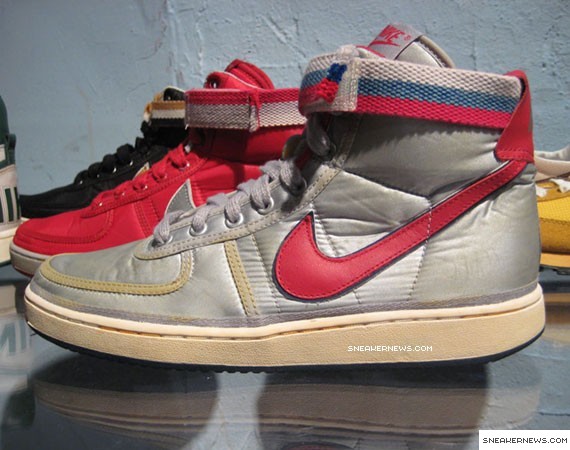 Nike Vintage Vandal High – Black – Silver & Red