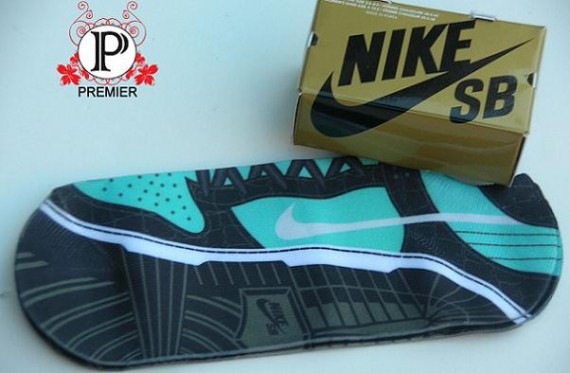 Nike Dunk SB Low Tiffany Socks