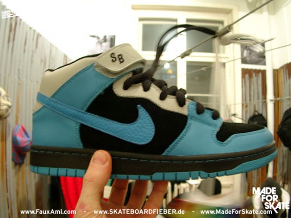 Nike Dunk Mid SB – Black/Aqua