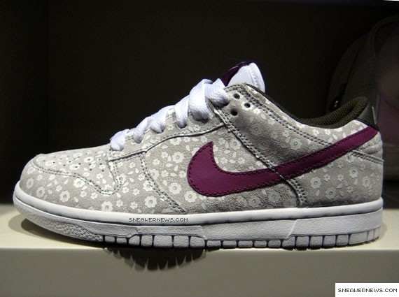 Nike Dunk Low WMNS - Simple Flower Print - Logan Berry