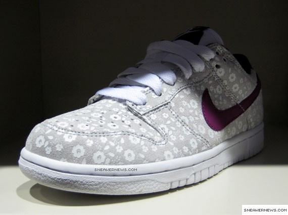 Nike Dunk Low WMNS - Simple Flower Print - Logan Berry