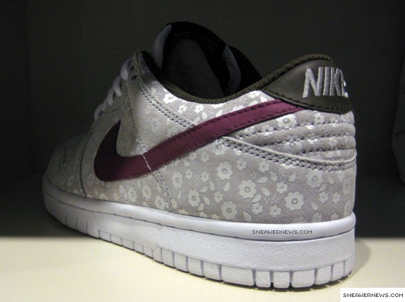 Nike Dunk Low WMNS - Simple Flower Print - Logan Berry