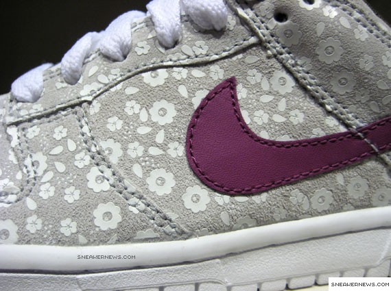 Nike Dunk Low WMNS - Simple Flower Print - Logan Berry