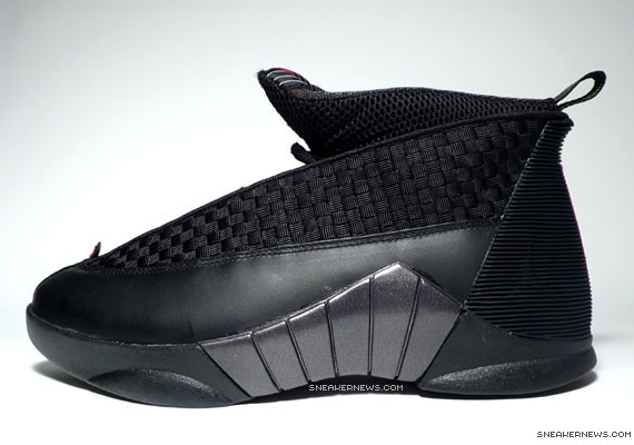 Air Jordan XV Retro – Black/Varsity Red