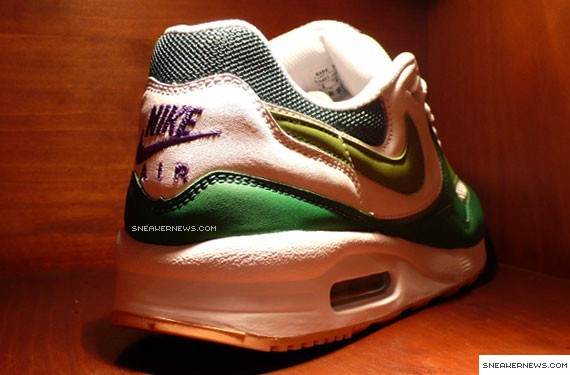 Nike Air Max Light - White - Chlorophyll - Pine Green