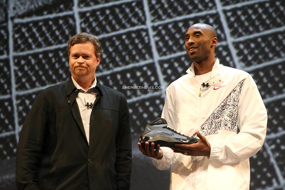 Nike Hyperdunk - Lightest & Strongest Basketball Sneaker Ever