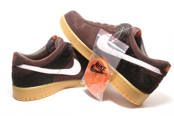 Nike Dunk Low Premium - Baroque Brown - White - Horse