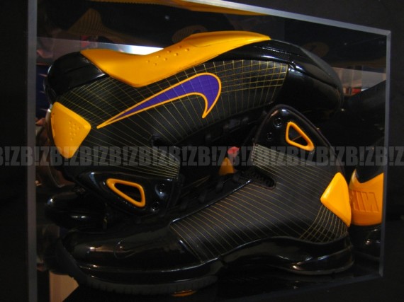 Nike Hyperdunk Kobe Bryant PE - Black - Maize - Released