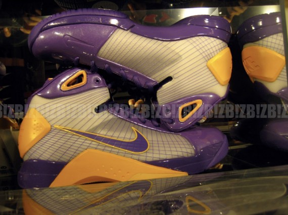 Nike Hyperdunk Kobe Bryant PE Released