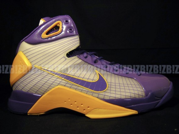 Nike Hyperdunk Kobe Bryant PE – White – Maize – Purple – Released