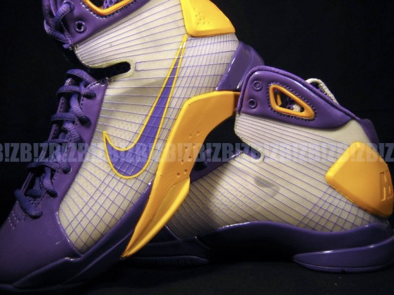 Nike Hyperdunk Kobe Bryant PE Released