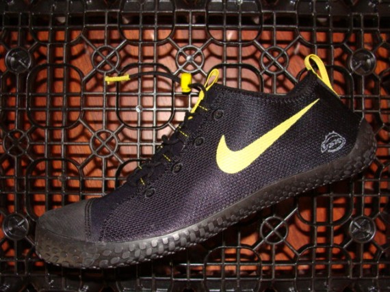 Nike Sneakerboat - Black/Zest