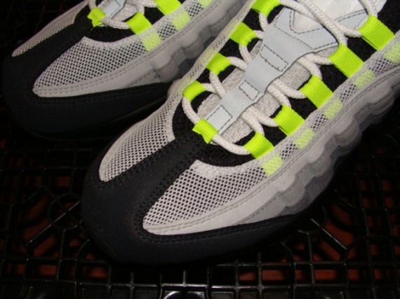 Nike Air Max 95 Neon is Back! 2008 Quickstrike