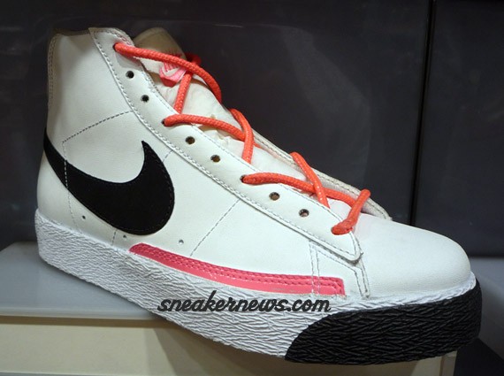 blazer-high-gs-hot-lava-02.jpg