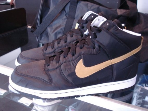 Nike Dunk Hi Be True - Black - Gold Satin