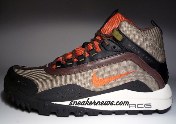 Nike Wildedge Mid LE Hiking Boot - Reed - Solar Orange - Black