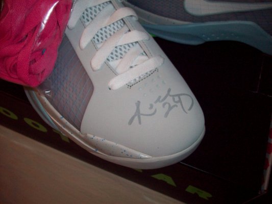 Nike Hyperdunk - McFly - Signed by Kobe Bryant