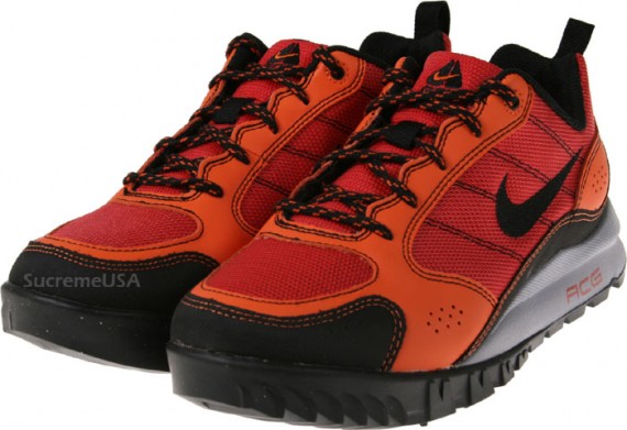 Nike Air Wildtrail Comet Red - Solar Orange - Black