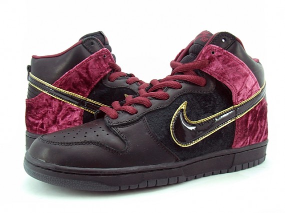 Nike Dunk High SB Premium - U2 Bloody Sunday 