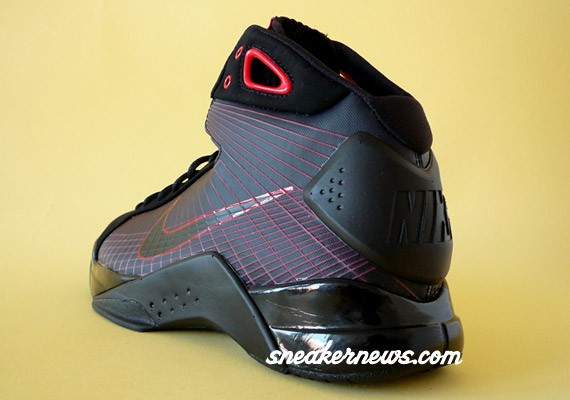 Nike Hyperdunk - Black - Red