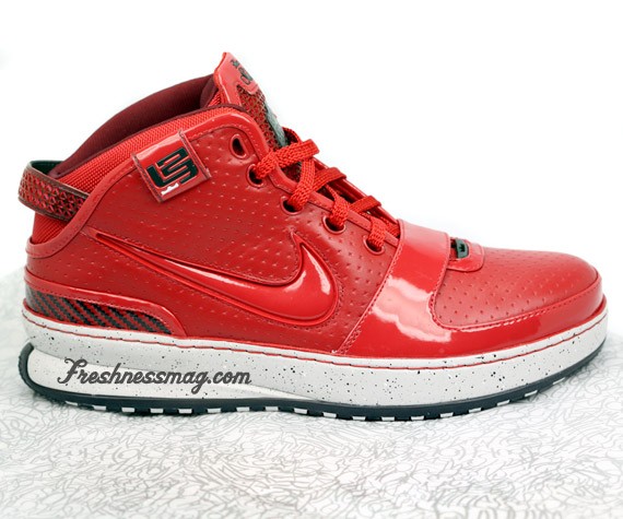 Big Apple Nike Zoom LeBron VI – In Detail