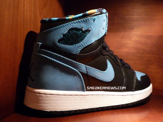 Air Jordan 1 Retro High GS - Black - Vivid Blue