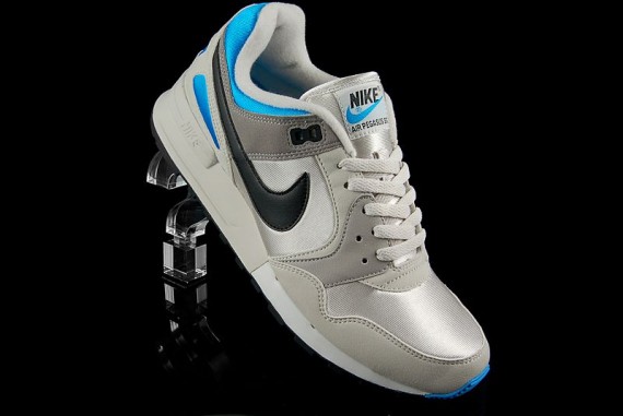 Nike Air Pegasus 89 – Light Bone – Vivid Blue – Black