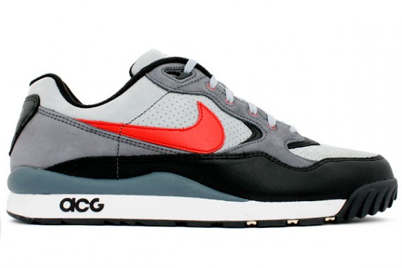 Nike Air Wildwood Premium – Mist Blue – Comet Red