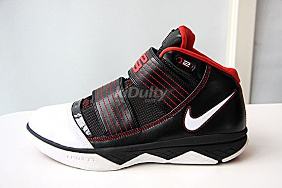 Nike Zoom LeBron Soldier III