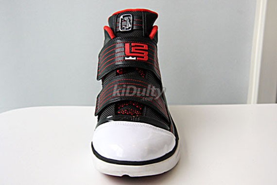 Nike Zoom LeBron Soldier III