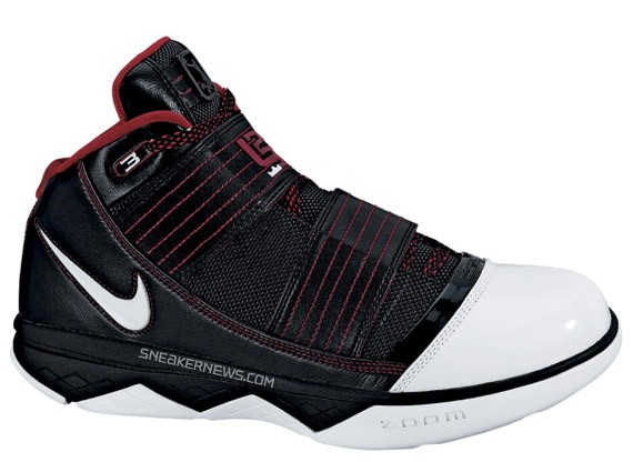 zoom-lebron-iii-354815-011_a.jpg