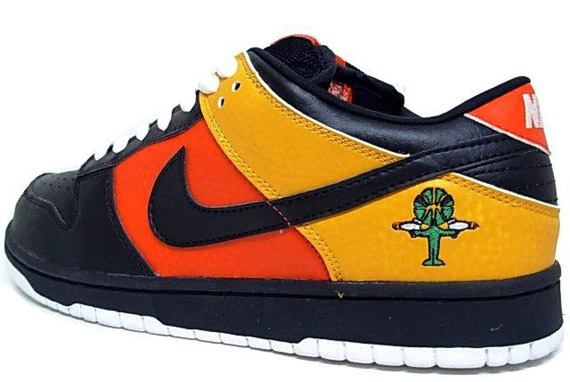 dunk-low-sb-raygun-01