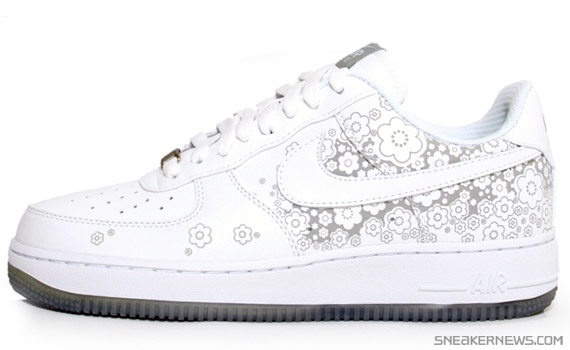 Nike Air Force 1 Wmns Sakura White 01