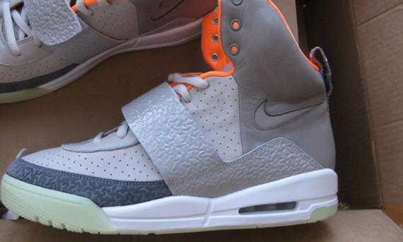 Nike Air Yeezy - New Photos