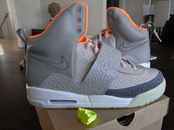 Nike Air Yeezy - New Photos