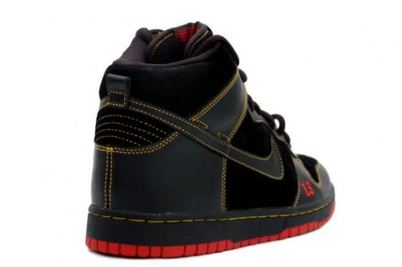 Nike Dunk High Pro SB - Unlucky - Black - Black