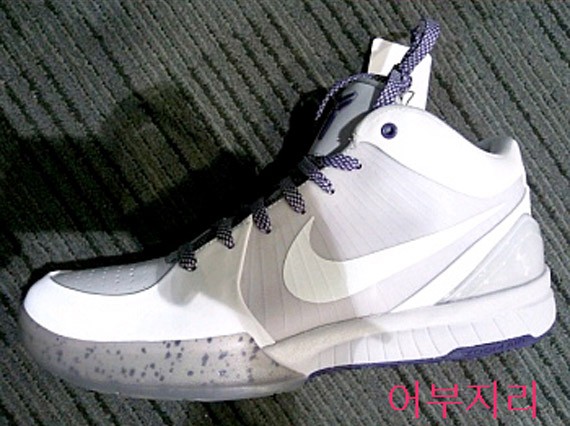 zoom-kobe-iv-white-purple-04.jpg