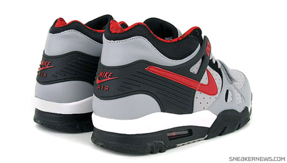 air-trainer-iii-grey-black-red-02