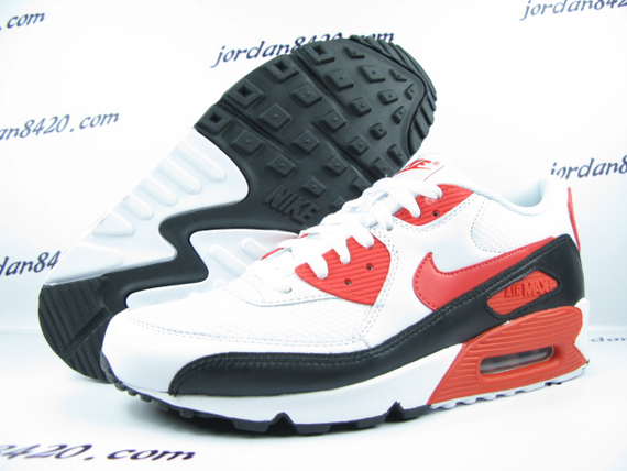 nike-air-max-90-classic-white-max-orange-black-03