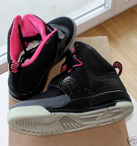 nike-air-yeezy-black-pink-03