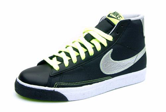 nike-blazer-mid-black-silver-volt-02