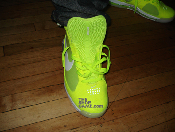 nike-hypermax-tennis-ball-neon-4