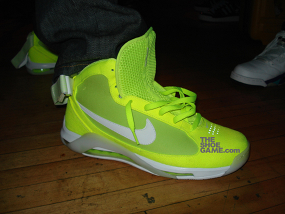 nike-hypermax-tennis-ball-neon-5