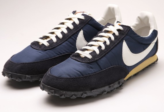 nike-waffle-racer-navy-vintage-pack-570x391