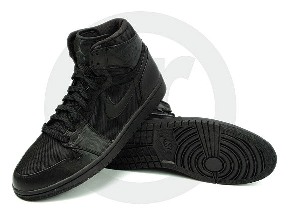 air-jordan-1-high-black-ostrich-02